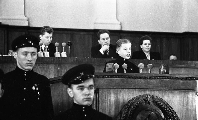 На заседании XI съезда ВЛКСМ в Большом Кремлевском дворце, март - апрель 1949, г. Москва