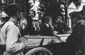 Во взятом Таганроге, 1943 год, Ростовская обл., Таганрогский р-н, г. Таганрог. Таганрог был захвачен войсками вермахта 17 октября 1941 года. Оккупация длилась 680 дней и окончилась 30 августа 1943 года.Видео «Эммануил Евзерихин» с этой фотографией.