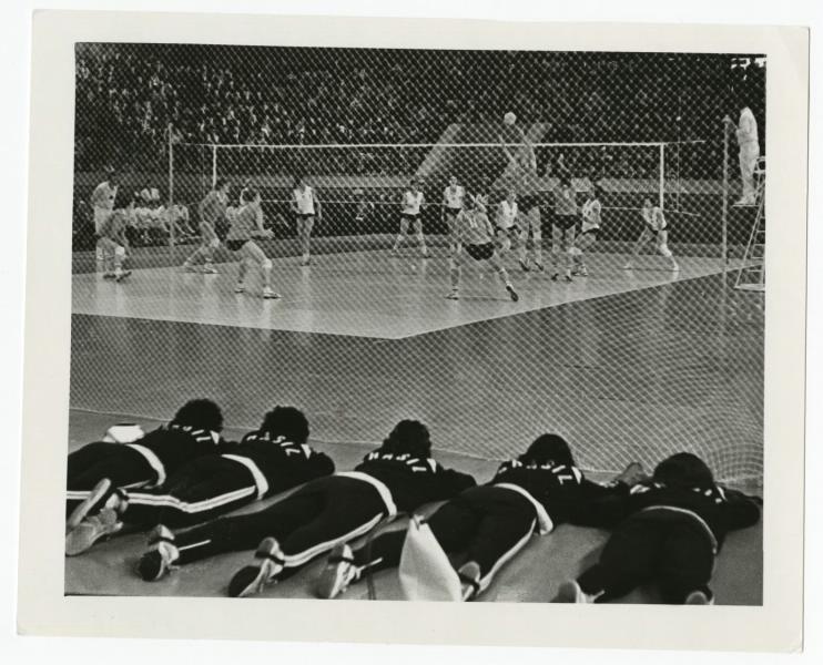 Волейбол, 1973 год, г. Москва. Выставка «Александр Абаза. 15 лучших фотографий» с этим снимок.