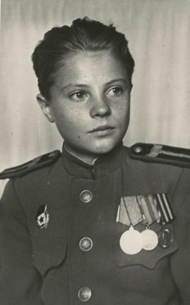 Боря Зинилевский, июнь - декабрь 1945, г. Москва. Выставка «Защитники Отечества» с этой фотографией.