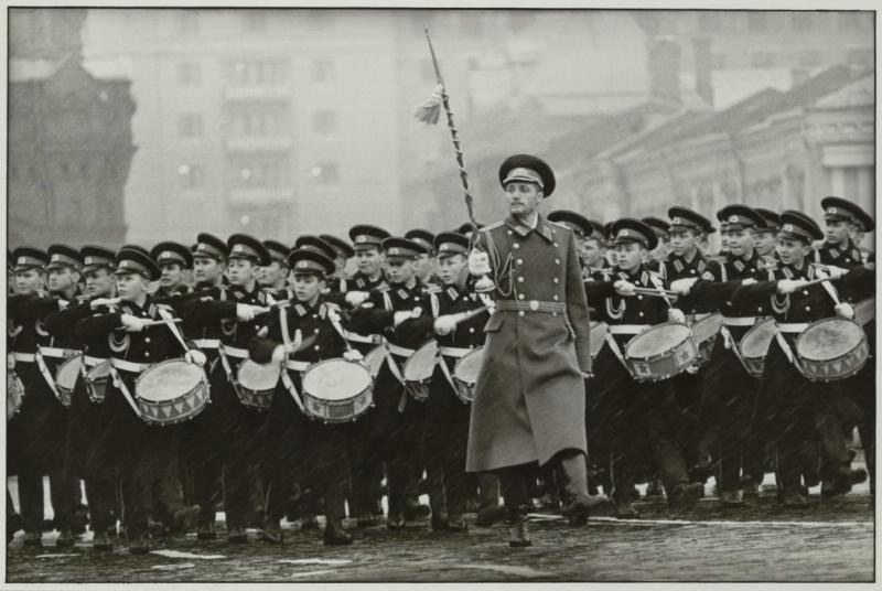 Суворовцы на параде, 1972 год, г. Москва. Выставка «Жизнь – Родине, честь – никому!» с этой фотографией.