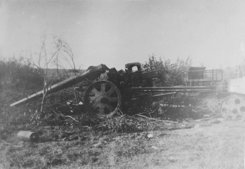 Орудие противника, разбитое прямым попаданием снаряда, август 1943