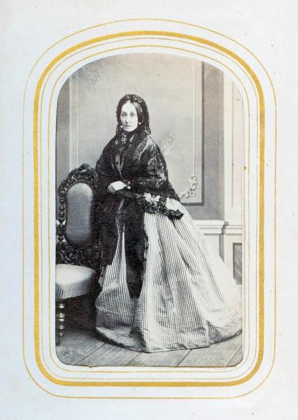 Женский портрет, 1895 - 1905, г. Курск. Из семейного альбома Артюховых.
