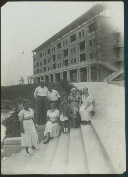 Групповой снимок отдыхающих в Кисловодске, 1936 год. Среди них - П.А. Горлова, Л.В. Горлова.