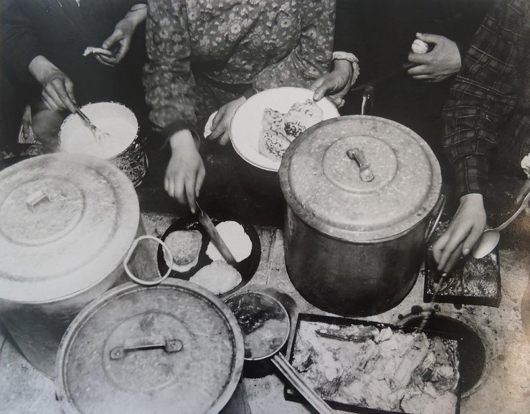 Фабрика-кухня, 1920-е. Выставка «Хлопоты на кухне» с этой фотографией.
