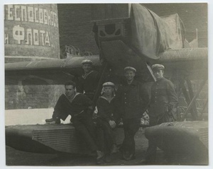 Группа моряков, 1918 год. Выставка «Россия в 1918 году» с этой фотографией.
