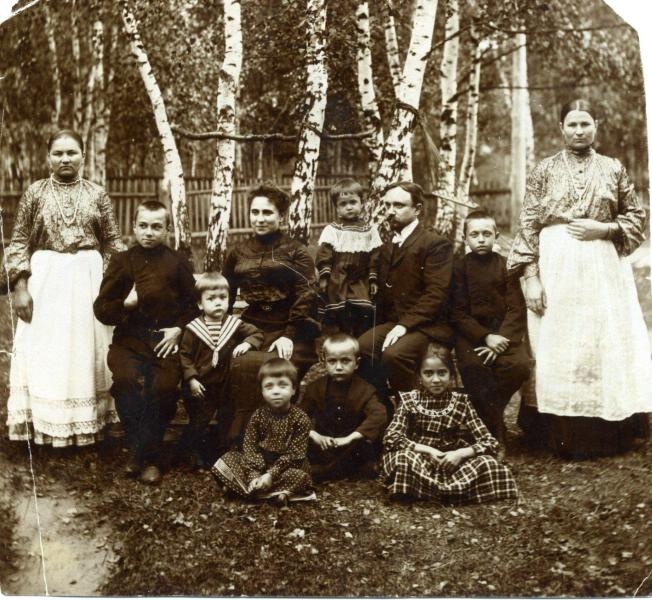 Групповой семейный портрет, 1910-е