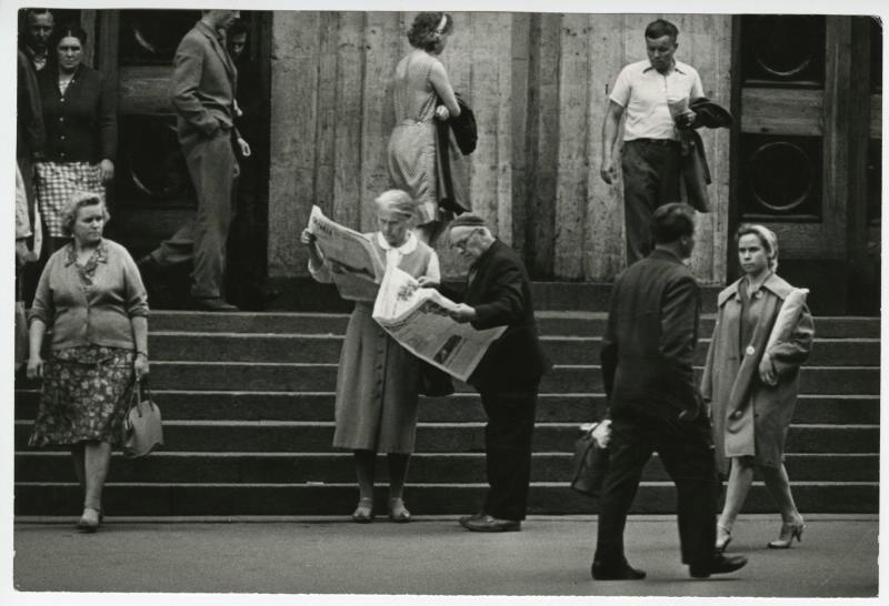 Утро, 1965 год, г. Ленинград. Выставка «Утро в городе» с этой фотографией.