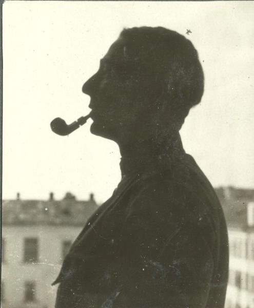 Портрет Николая Асеева в профиль, 1914 - 1918, г. Москва. Выставка «"Сто строк…"» &nbsp;и видео «Вредная привычка» с этой фотографией.