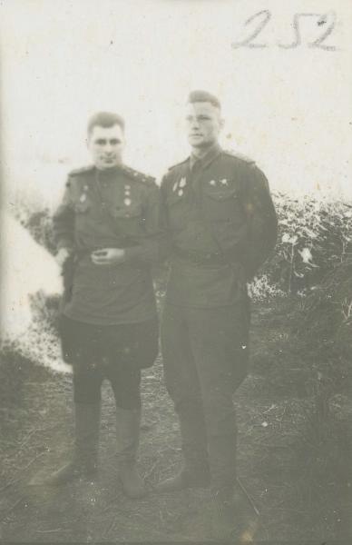 Подполковник Сергей Ячник и стар­ший лей­те­нант Василий Мар­техов, 1 июня 1943 - 12 июля 1943. 