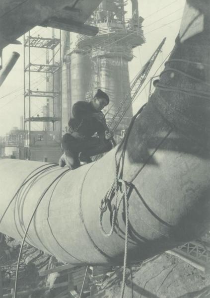 Сталевар, 1931 год, г. Магнитогорск. Выставка «"Несокрушимая Мэгги" в СССР» с этой фотографией.Видео «Магнитка» с этой фотографией.