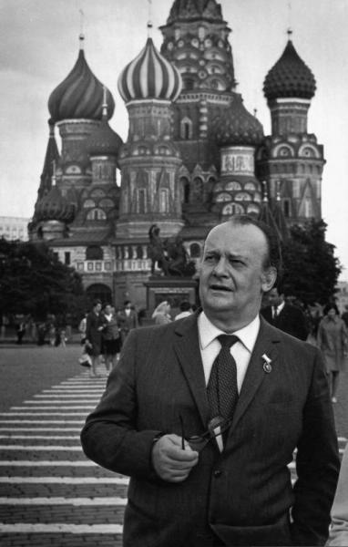 Итальянский певец Тито Гобби в Москве, июнь 1970, г. Москва. Выставка «Иностранцы в СССР» с этой фотографией.