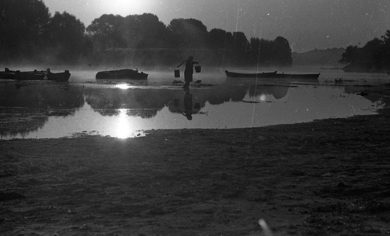 Закат на реке, 1967 год. Выставка «15 лучших фотографий Юрия Садовникова» с этим снимком.