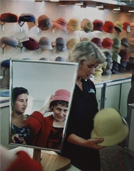 Новый универмаг в Таллине. Отдел головных уборов, 1960-е, Эстонская ССР, г. Таллин