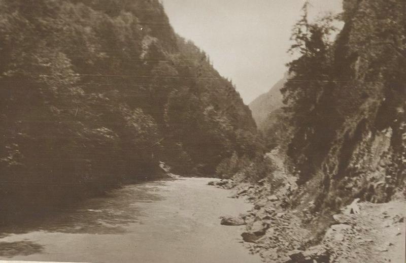 Ингур в среднем течении, 1928 год, Грузинская ССР, Сванетия. Из серии «Типы Сванетии, жилище, быт, культ».