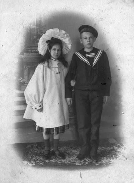 Дети Саввы Морозова - Мария и Тимофей, 1900 - 1903. Выставка «Работаю, значит, существую» с этой фотографией.