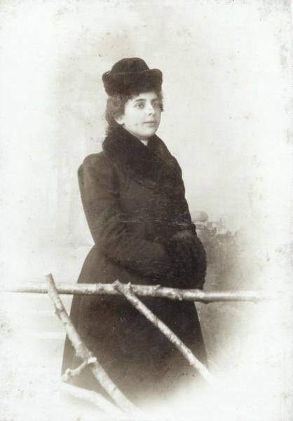 Портрет молодой женщины, 1895 - 1905, Лифляндская губ., г. Рига