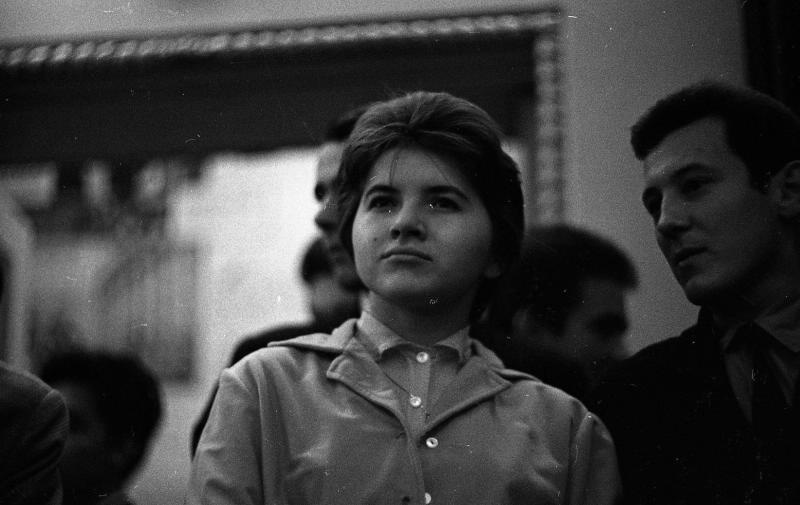 Зрители, 1963 - 1964, г. Москва. Выставка «Театралы» с этой фотографией.
