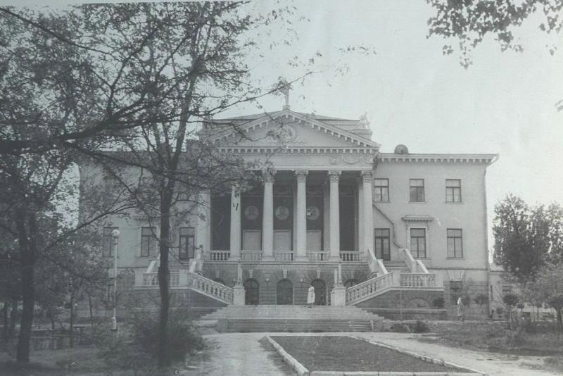 Большой дворец Потемкина в Днепропетровске (теперь дворец студентов), 1954 год, Украинская ССР, г. Днепропетровск. С 2016 года – Днепр.