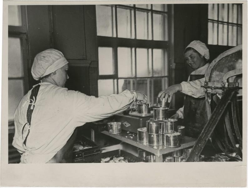 На консервном заводе, 1960 - 1963