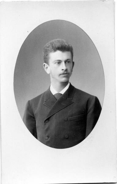 Портрет молодого человека в костюме, 1890-е, г. Москва