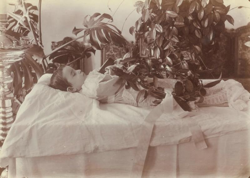 Портрет умершего мальчика, 1900 - 1910