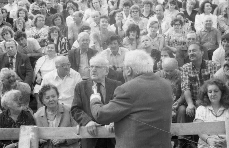 Народный артист СССР Юрий Никулин общается со зрителями, 1980-е