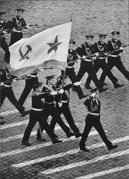 На параде, 7 ноября 1981, г. Москва. Курсанты военных училищ.