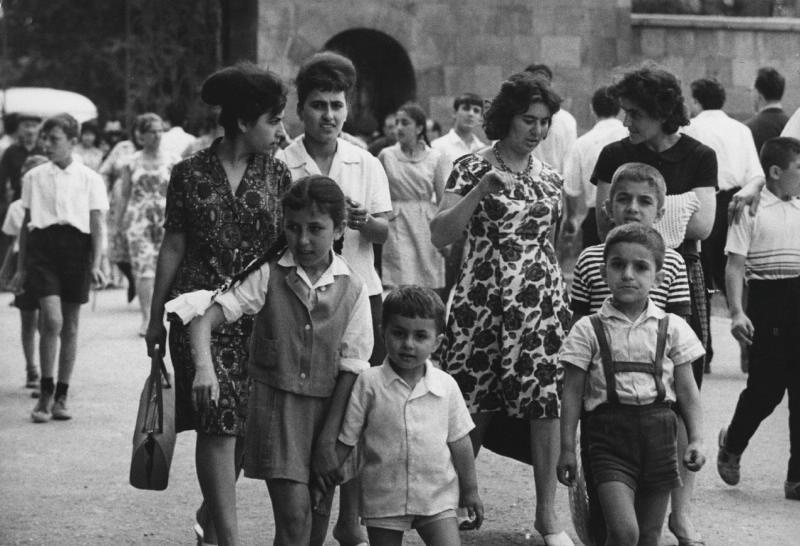 На улице, 1960-е, Армянская ССР