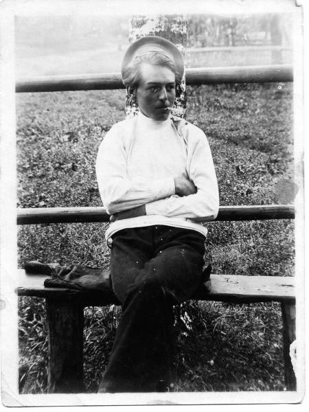 Фотография молодого человека, 1910-е
