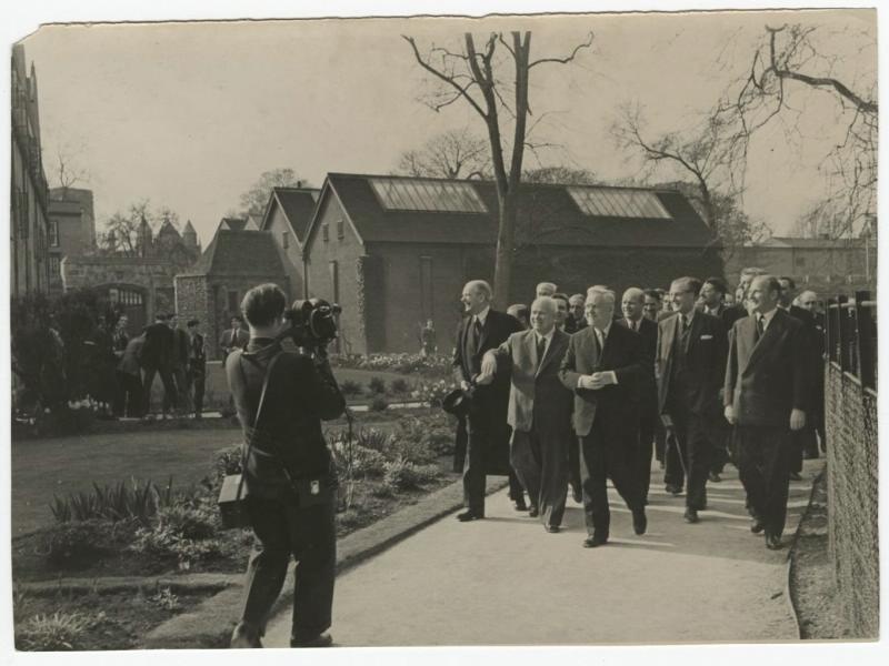 Визит Никиты Хрущева в Оксфорд, 1956 год, Великобритания, г. Оксфорд. Выставка «Лидеры СССР за границей» с этой фотографией.