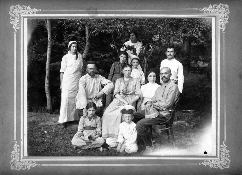 Семейный портрет в саду, 1913 год, Туркестанский край, Самаркандская обл., г. Ургут