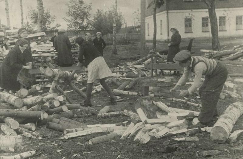 Заготовка дров на зиму, 1942 год