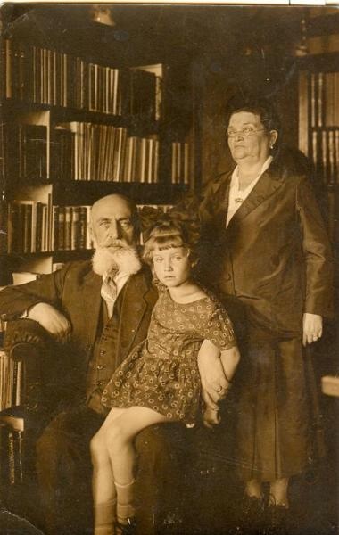 Семейный портрет в интерьере, 1930-е