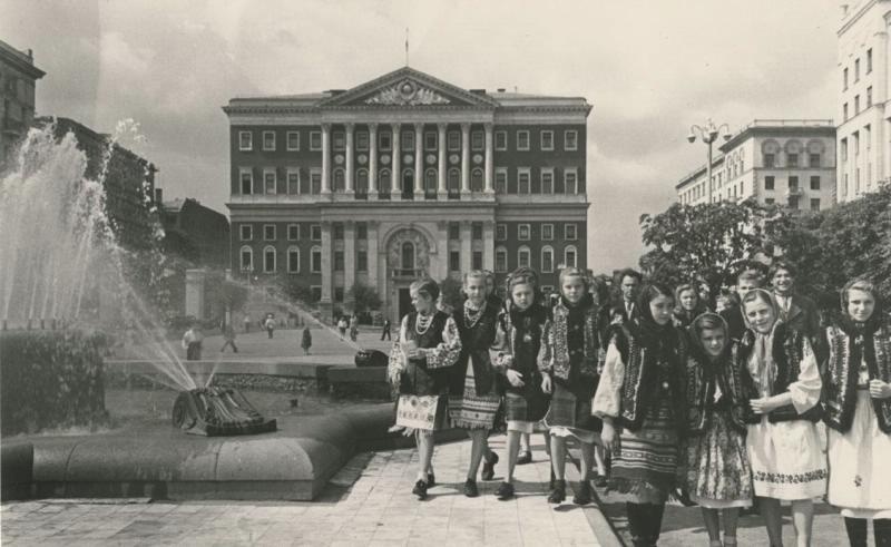 На улице Горького, 1947 год, г. Москва, ул. Горького