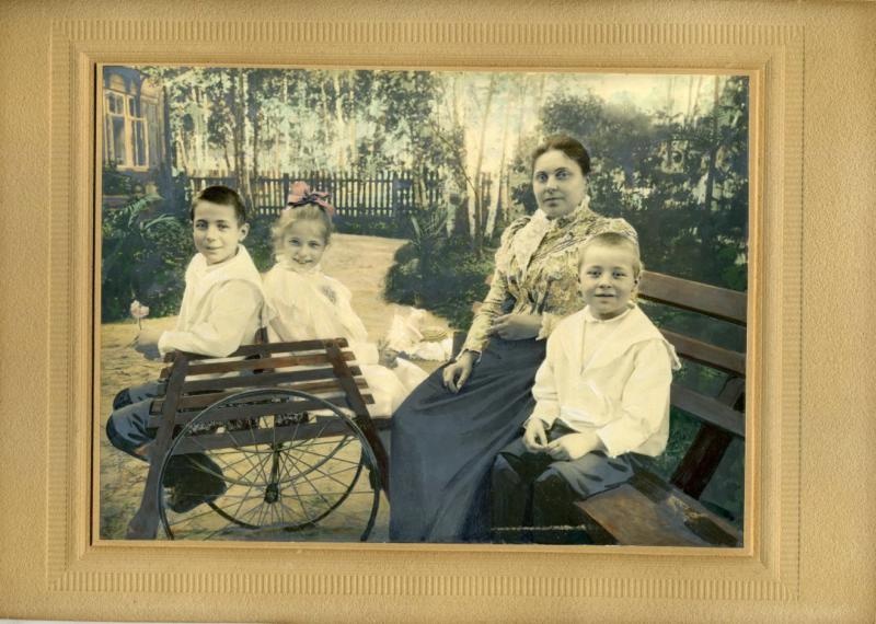 Семья Соболевских, 1899 год, Московская губ., г. Волоколамск