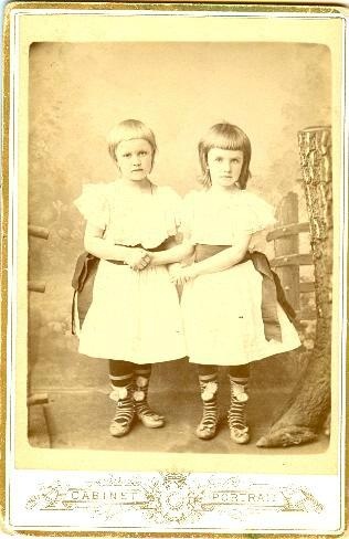 Портрет двух девочек (Маргарита и Людмила), 1899 год, г. Сарапул