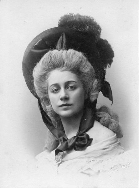 Лидия Борисовна Яворская, 1905 - 1909, г. Санкт-Петербург. Выставки&nbsp;«10 модных фотографий: 1900-е» и «Мода ХХ века в 100 фотографиях» с этим снимком.&nbsp;