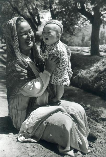 Материнство, 1930-е. Выставки&nbsp;«День матери»&nbsp;и «Ой, мамочки!» с этой фотографией.