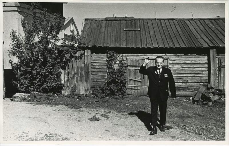 Во дворе, 1 января 1980 - 31 января 1987
