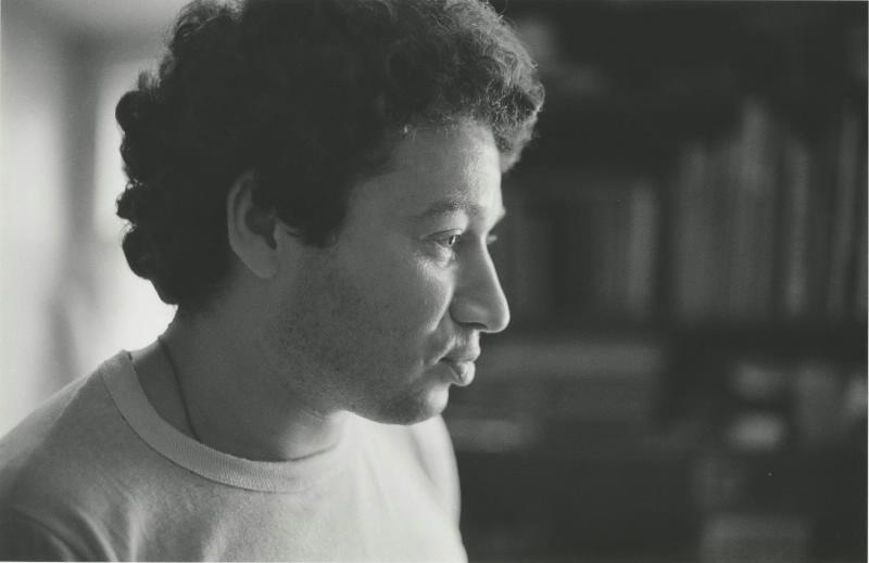 Поэт Алексей Парщиков, 1986 год, г. Москва. Выставка «"Сто строк…"» с этой фотографией.