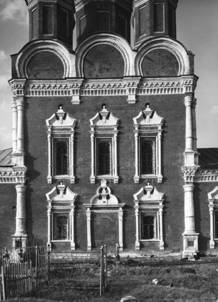 Церковь Михаила Архангела в Тропареве, 1970-е, г. Москва. Построена в 1693—1694 годах.