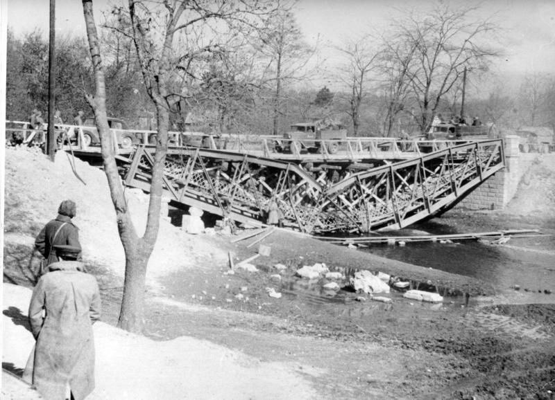 «По временному деревянному мосту», 1943 - 1944, Украинская ССР