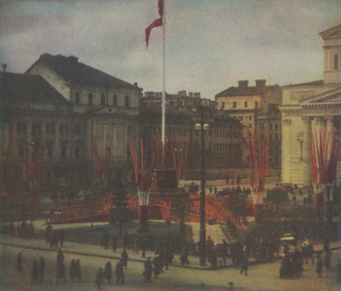 Площадь Свердлова, 1936 год, г. Москва. В 1991 году площади было возвращено историческое название - Театральная.