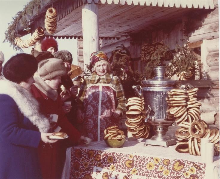 Масленица, 1970-е. Выставка «Масленичные гуляния» с этой фотографией.