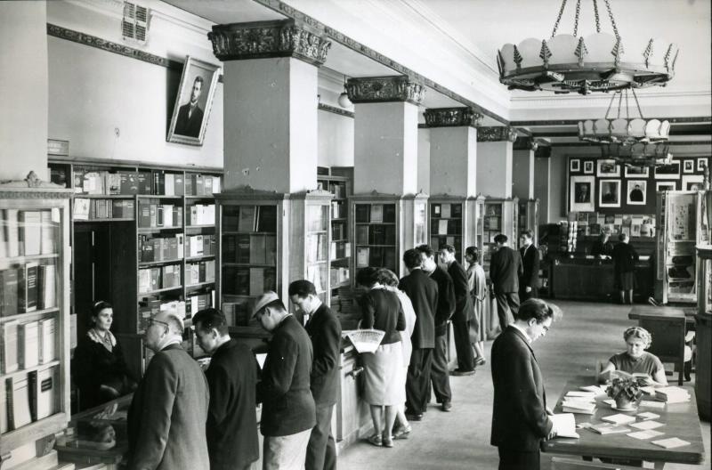 В книжном магазин, 1960 - 1965, Литовская ССР