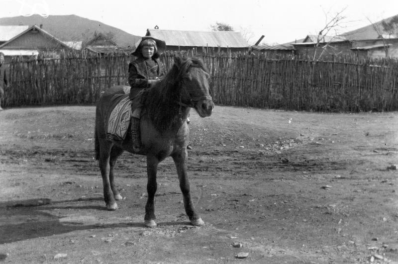 Русско-японская война. Ребенок на лошади, 27 января 1904 - 23 августа 1905, г. Владивосток (?)