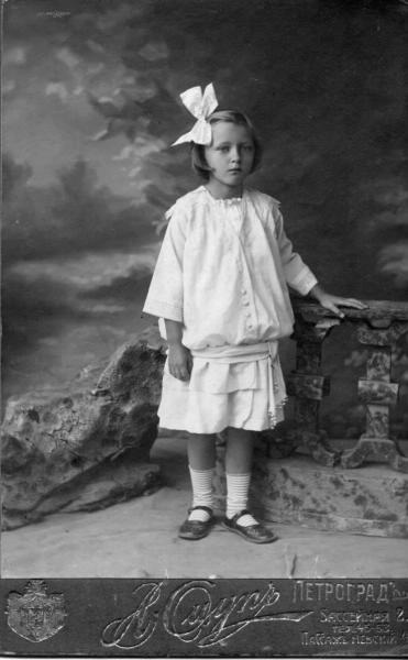 Портрет девочки, 1909 - 1917, г. Петроград