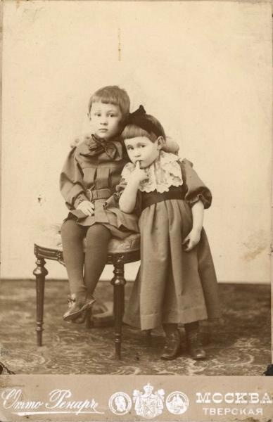 Портрет мальчика и девочки, 1895 год, г. Москва. Альбуминовая печать.