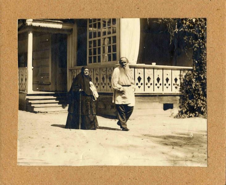 Лев Толстой с сестрой Марией Николаевной в Ясной Поляне, июль 1908, Тульская губ., дер. Ясная Поляна